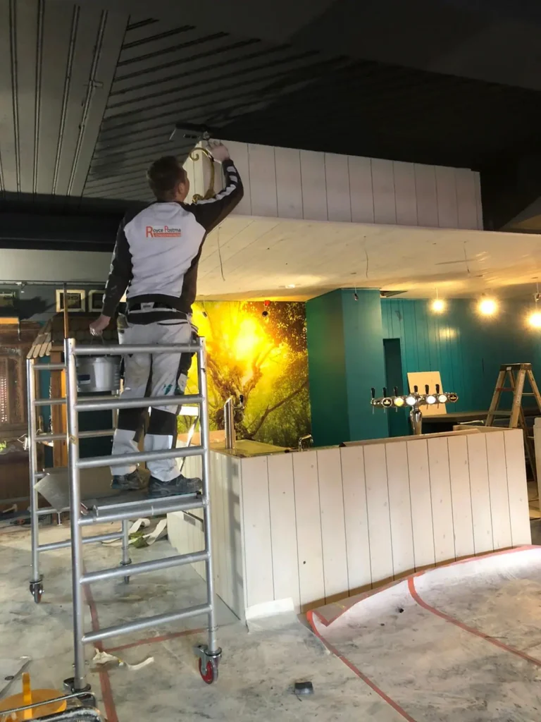 Onderhoudswerkzaamheden & fotobehang hangen in Restaurant het Wapen van Terschelling